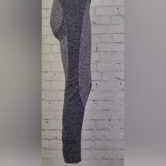 NWOT. GYMSHARK 2 TONE MARL GREY SEAMLESS LEGGINGS. S - Picture 3 of 5